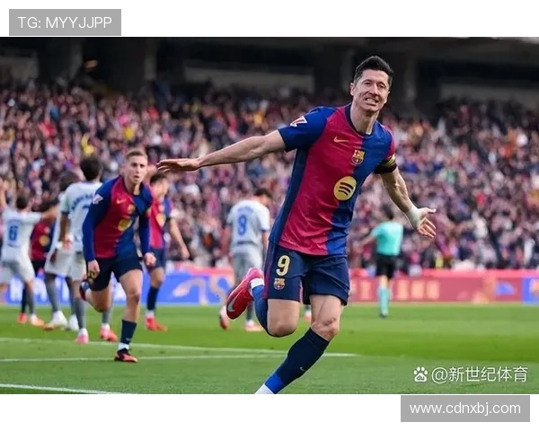 莱万多夫斯基双响助巴萨逆转阿拉维斯巩固西甲积分榜领先优势