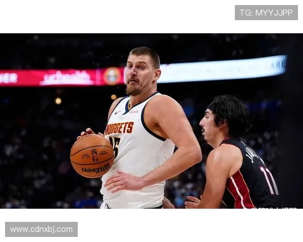 约基奇豪取三双掘金多点开花主场大胜步行者延续强势表现